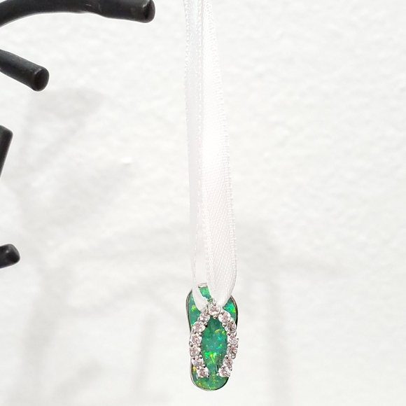 Emerald Green and Silver Sandal Pendant - Picture 1 of 7